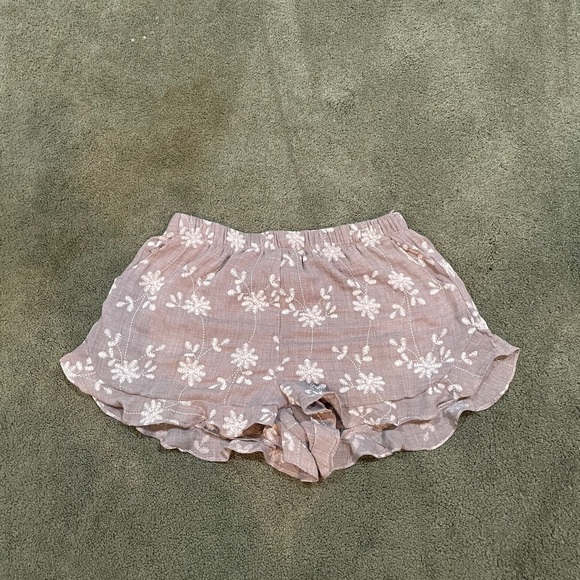 Ruffle shorts - Picture 2 of 5